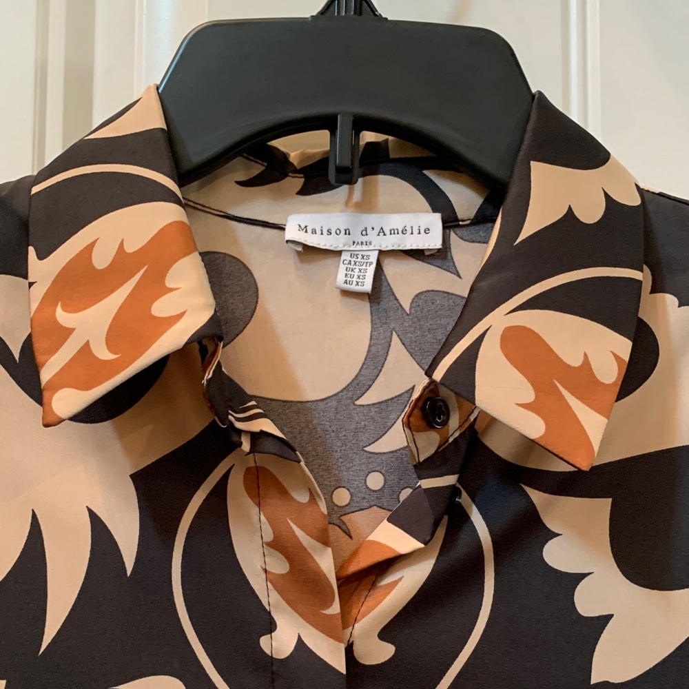 Elegant Crop Patterned Blouse in Black and Brown - Picture 3 of 7